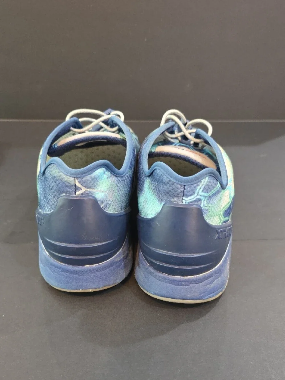 Blue-Green Men's Patterned Lace-Lock Athletic Sneakers Size 10.5